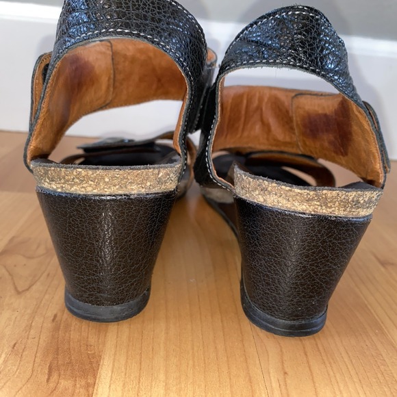 Taos Carousel Sandals Size 39 (US 8.5)  Black Leather Wedge Ankle Strap Shoe - Picture 6 of 11